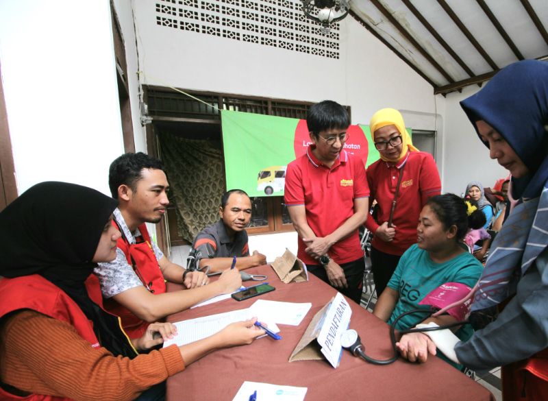 Banjir Di Jabodetabek, Indosat Ooredoo Dirikan Posko Pengobatan Dan ...